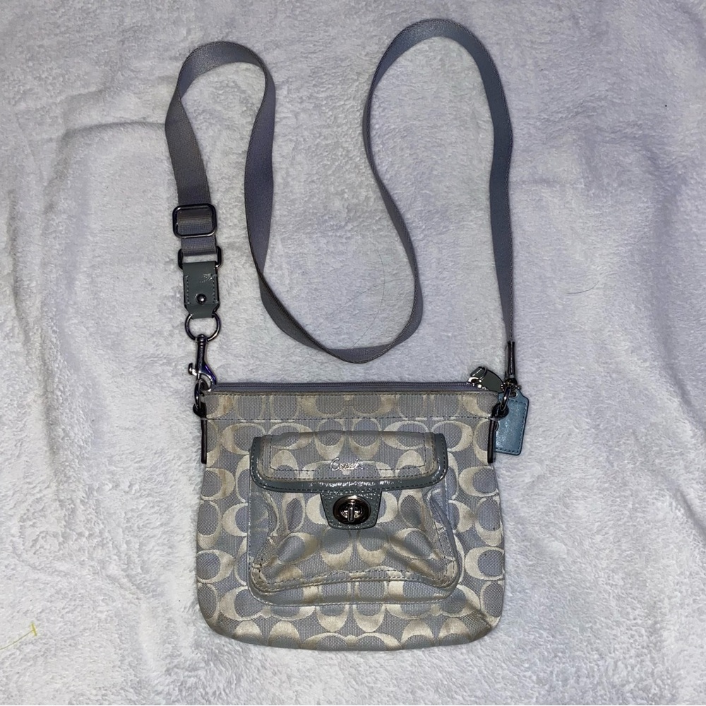 SWINGPACK CROSSBODY BAG – F48376 – POWDER BLUE